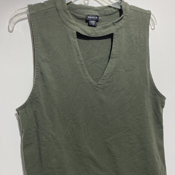 Women’s Torrid Green Sleeveless Low cut top size 3 - Picture 2 of 11